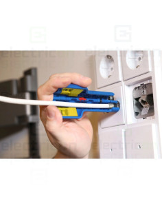 Dezizolator pentru inlaturarea mantalei si dezizolarea cablurilor coaxiale 2