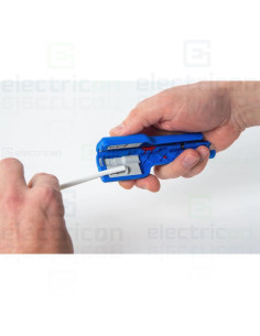 Unealta pentru inlaturarea mantalei si dezizolarea cablurilor coaxiale 2